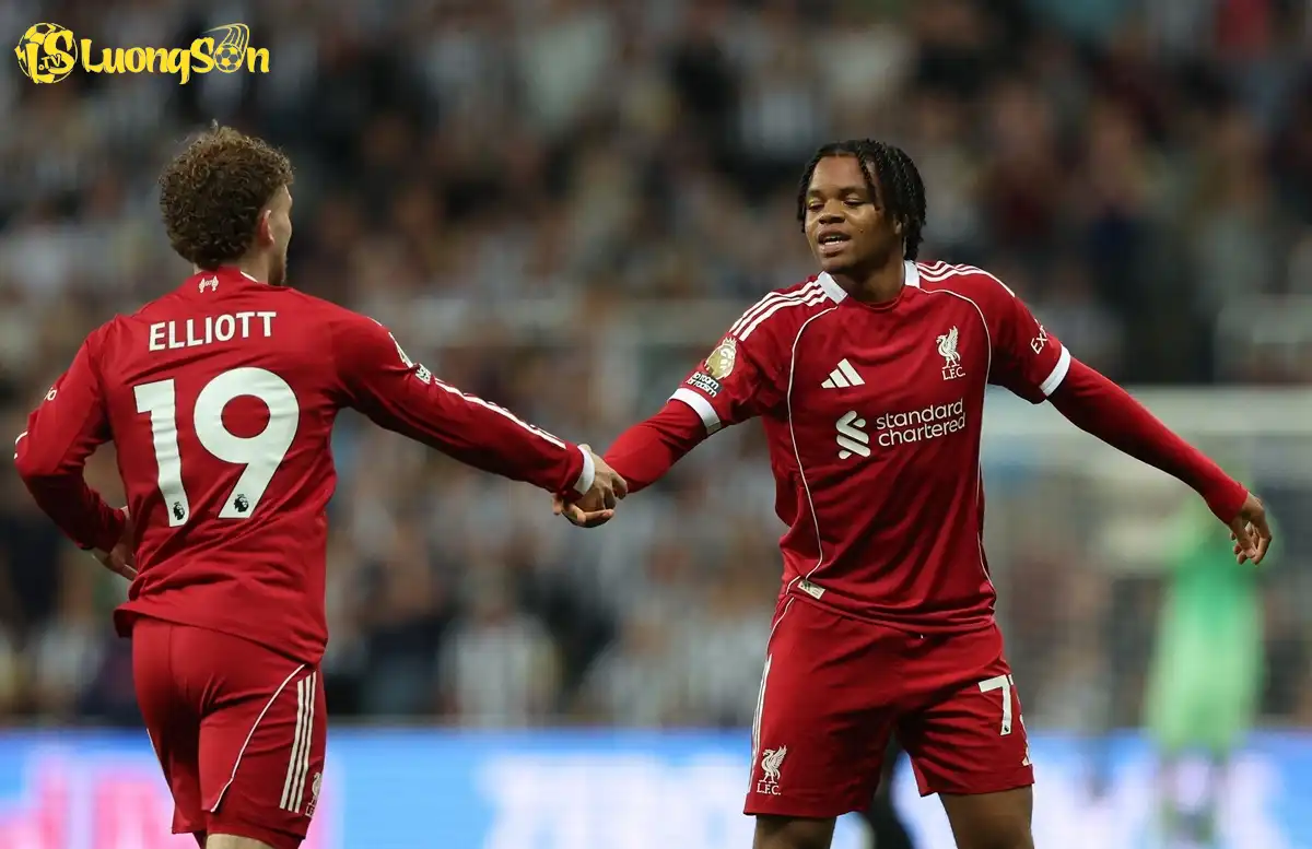 Thần đồng Ngumoha tỏa sáng giúp Liverpool vượt khó