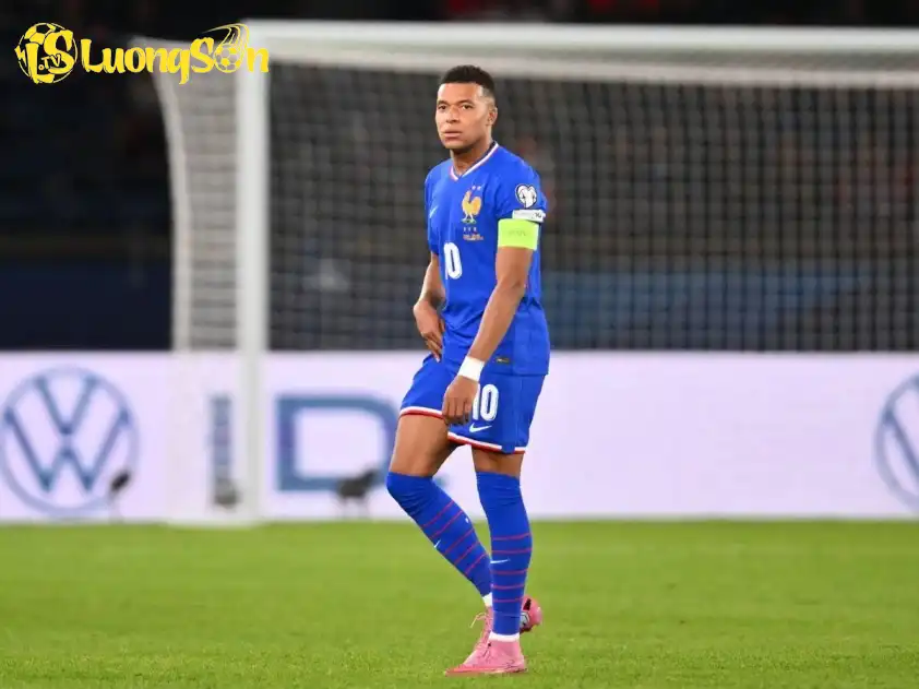 Mbappe bỏ ngỏ khả năng ra sân thi đấu sau khi phải rời sân vì chấn thương ở trận đấu với Azerbaijan