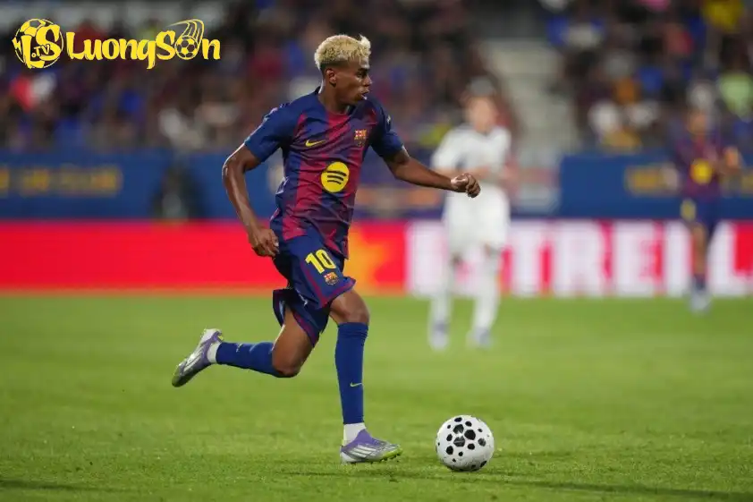 PSG được cho là đang theo sát Yamal