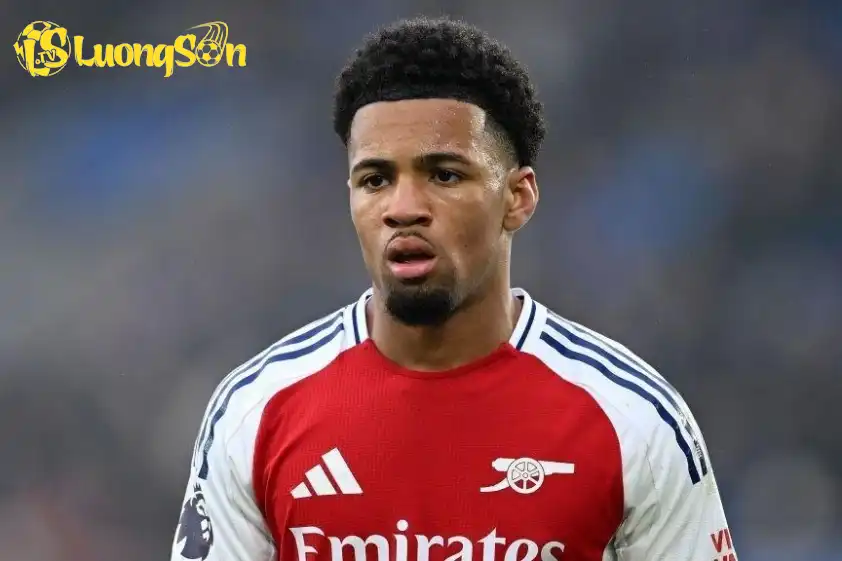 Nwaneri đang thua thiệt quá nhiều về các tình huống tranh chấp